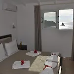 Mazis Aparthotel 4*