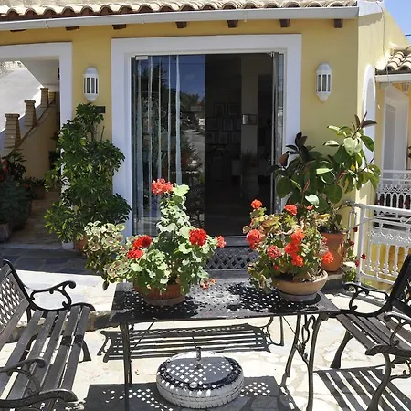 Mazis Aparthotel