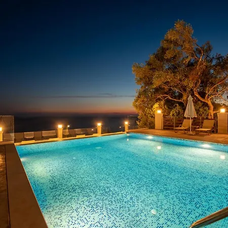 Mazis Aparthotel 3*