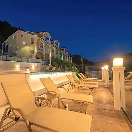 Mazis Aparthotel