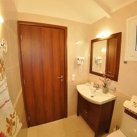 Mazis Aparthotel 4*